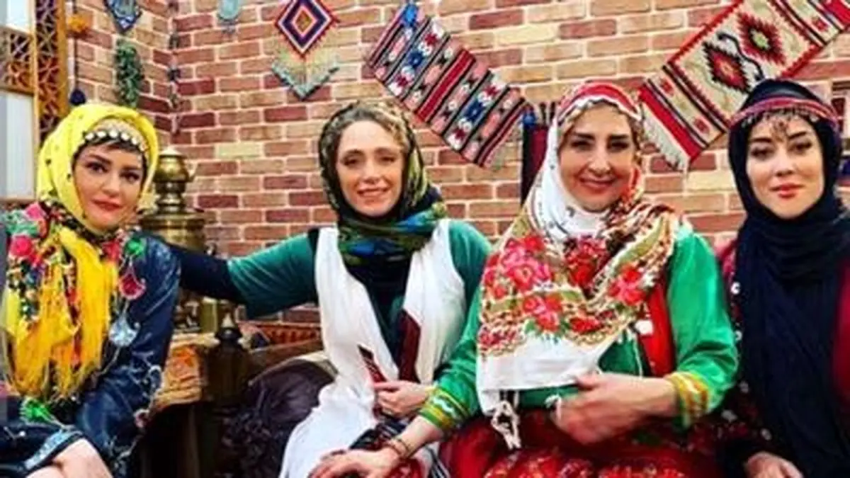 دکوراسیون زیبای خانه مرجانه گلچین با گلیم و جاجیم ایرانی؛ مهمانی با نعیمه نظام‌دوست در شام ایرانی (ویدیو)