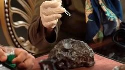 ببینید; اعتراف جواد خواجوی درباره گم‌شدن شهاب‌سنگ سریال پایتخت ۷ 