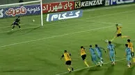 گل اول سپاهان به چادرملو توسط احسان حاج صفی