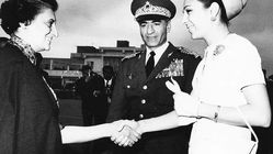 سفر در زمان؛ «محمدرضا پهلوی و فرح» در فرودگاه مهرآباد؛ خرداد 1357/ عکس