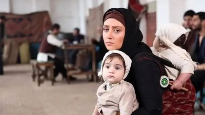نگاهی به تیپ جدید آوا دارویت با ست لباس چرم + عکس