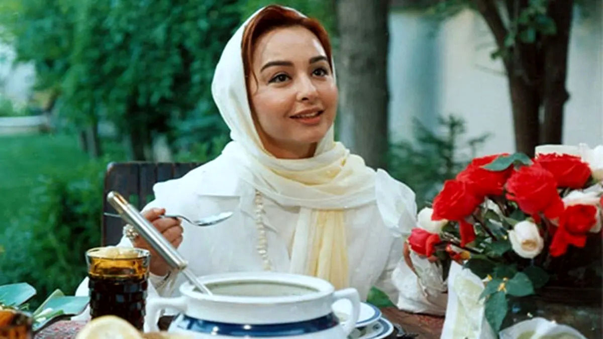 سفر در زمان؛ ماهایا پطروسیان در کنار پدرش دهه 50 
