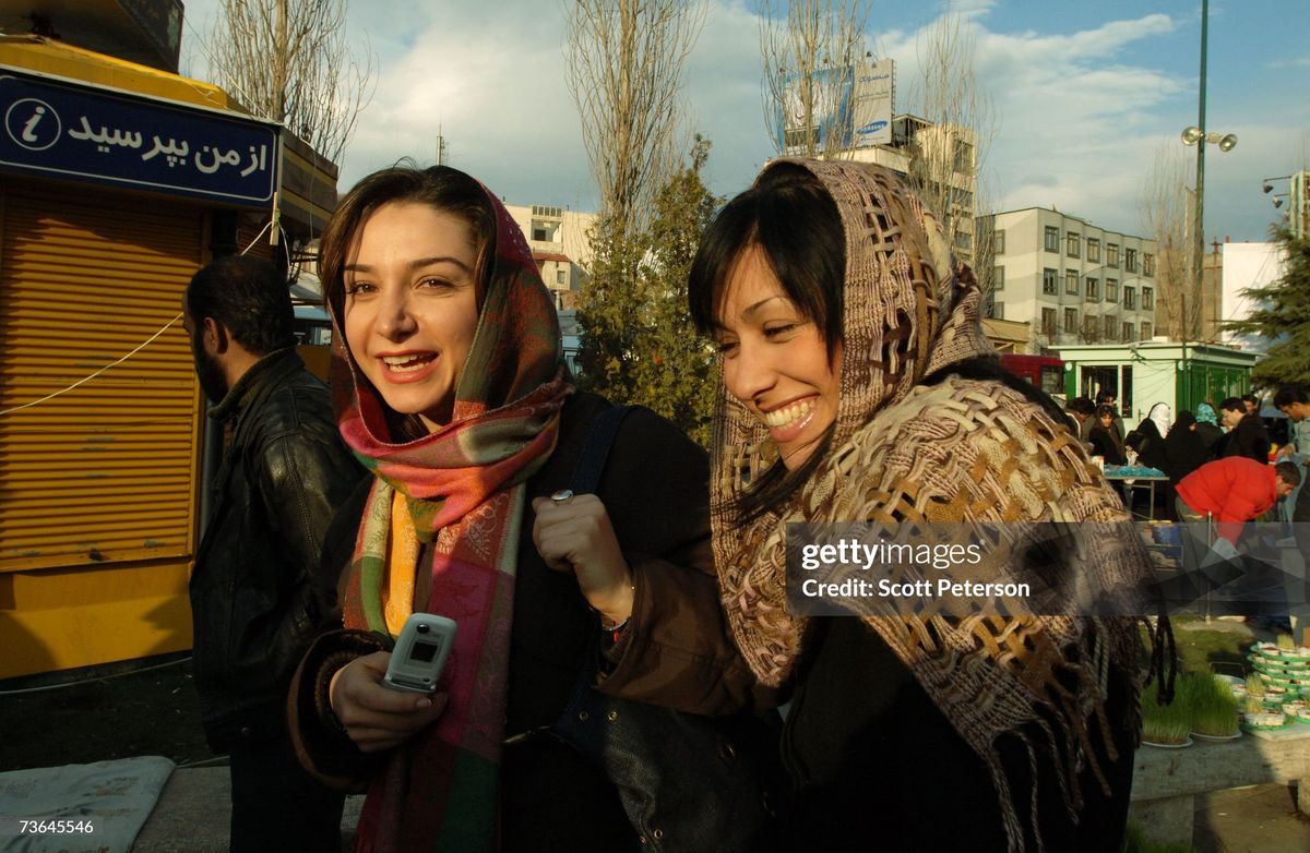 قاب تاریخ| تیزهوشی هاشمی رفسنجانی، شکست حصر آبادان، ثریا بعد از طلاق از شاه و تهران سال 1386