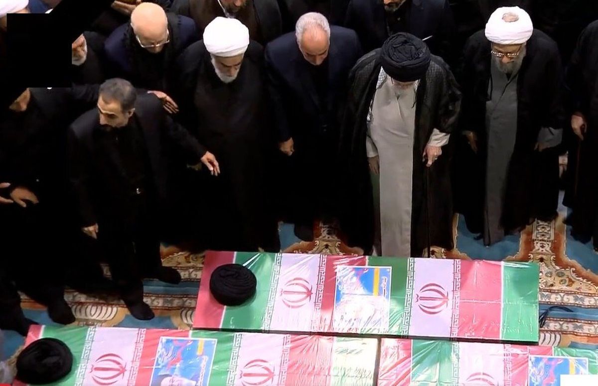 تصاویری از نوههای ابراهیم رئیسی در آغوش رهبر انقلاب