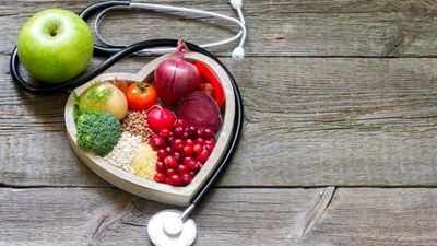 اگر پرخوری عصبی دارید این مواد غذایی را بخورید + فیلم