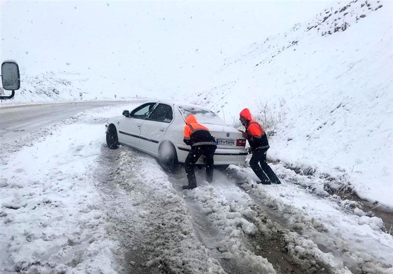 برف محور هراز و کندوان را سفیدپوش کرد 