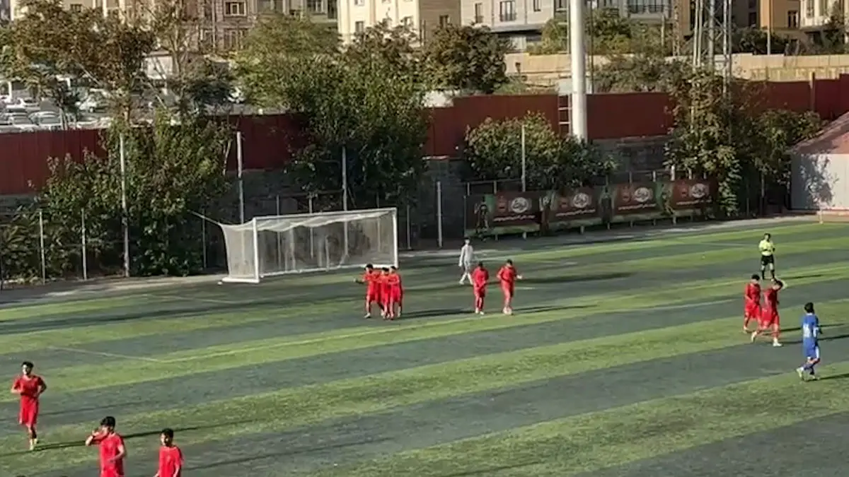 شادی گل سرخپوشان بعد از گل اول پرسپولیس در دربی جوانان