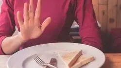 آیا شام نخوردن باعث لاغری می‌شود؟ فواید و مضرات حذف شام