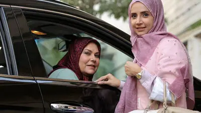 سفر در زمان | لاله مرزبان «آفرین» سریال آنام در حال باقالی خوردن در 25 سالگی