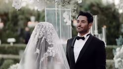  نگاهی به سلیقه و هنر چیدمان همسر هنرمند رضا گلزار با یک میز صبحانه مفصل و رنگارنگ/ تزئین زیبای بشقاب با انار وحشی و آووکادو آیسان خانم برای عشقش 