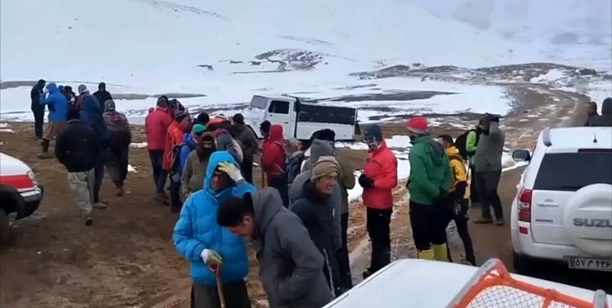 ادامه عملیات نجات مفقودین در اشنویه؛ اثری از کوهنوردان نیست