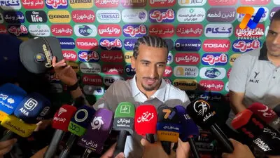 هدیه جالب کاپیتان استقلال به کودک هوادار