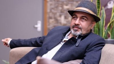 نگاهی به چیدمان نوستالژی منزل بهزاد خلج؛ هم‌بازی رضا عطاران چه سلیقه‌ای داره!