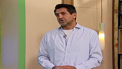 عکس یادگاری فرزندان مجتبی جباری با جام حذفی در خانه+بیوگرافی سرمربی استقلال تهران