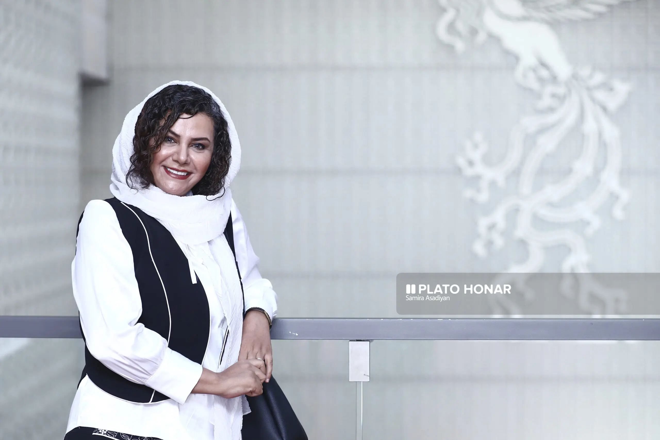 مرجان قمری: عریان‌شدن در برابر احساسات، راهِ رهایی انسان است - پلاتو هنر