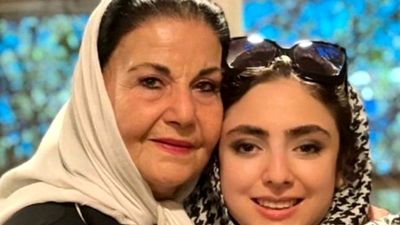 سفر در زمان؛ «گوگوش» در کودکی در حال غذاخوردن در رستوران؛ دهه 30
