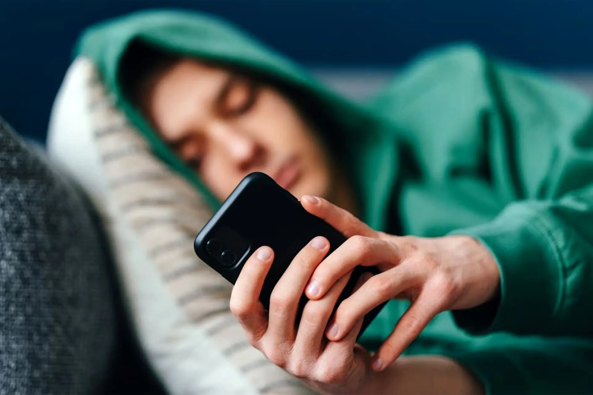 ممنوعیت شبکه‌های اجتماعی برای افراد زیر ۱۵ سال؛ فرانسه یک طرح جنجالی را بررسی می‌کند