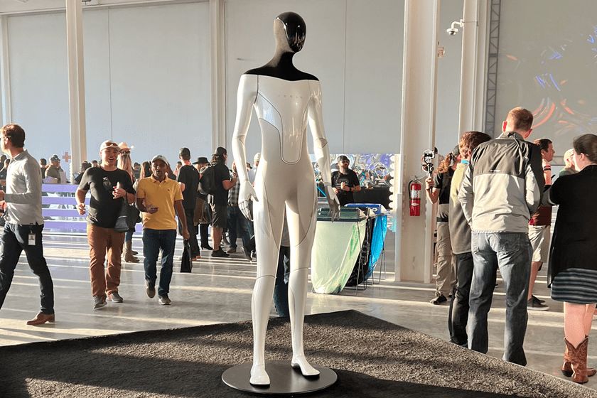 ربات انسان‌نمای تسلا در راه بازار