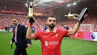 قاب مشترک «محمد صلاح» و خانواده‌اش با جایزه کفش طلای انگلیس و بهترین بازیکن فصل لیگ جزیره (عکس)