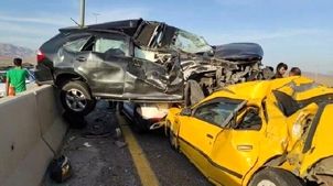 مصدومیت ۱۲ نفر در تصادف زنجیره‌ای جاده ملک آباد به مشهد