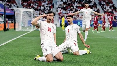 صعود سخت آمریکا به نیمه نهایی و دیدار با شگفتی‌ساز گلدکاپ