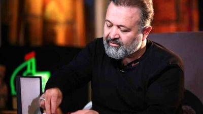 علی دایی و محمدرضا گلزار هنگام پخش غذای نذری در روز تاسوعا (ویدیو)