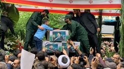 رمزگشای از دعاهایی خاص رهبر انقلاب در نماز بر پیکر شهید رئیسی