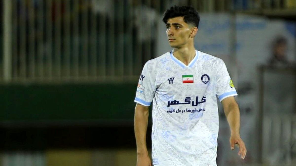 رونمایی از اولین خرید استقلال؛ رزاقینیا آبیپوش شد