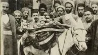 سفر در زمان | مرد بار فروش با الاغ اش در حال عبور از خیابان فردوسی تهران و جلوی صرافی کوروش؛ سال 50