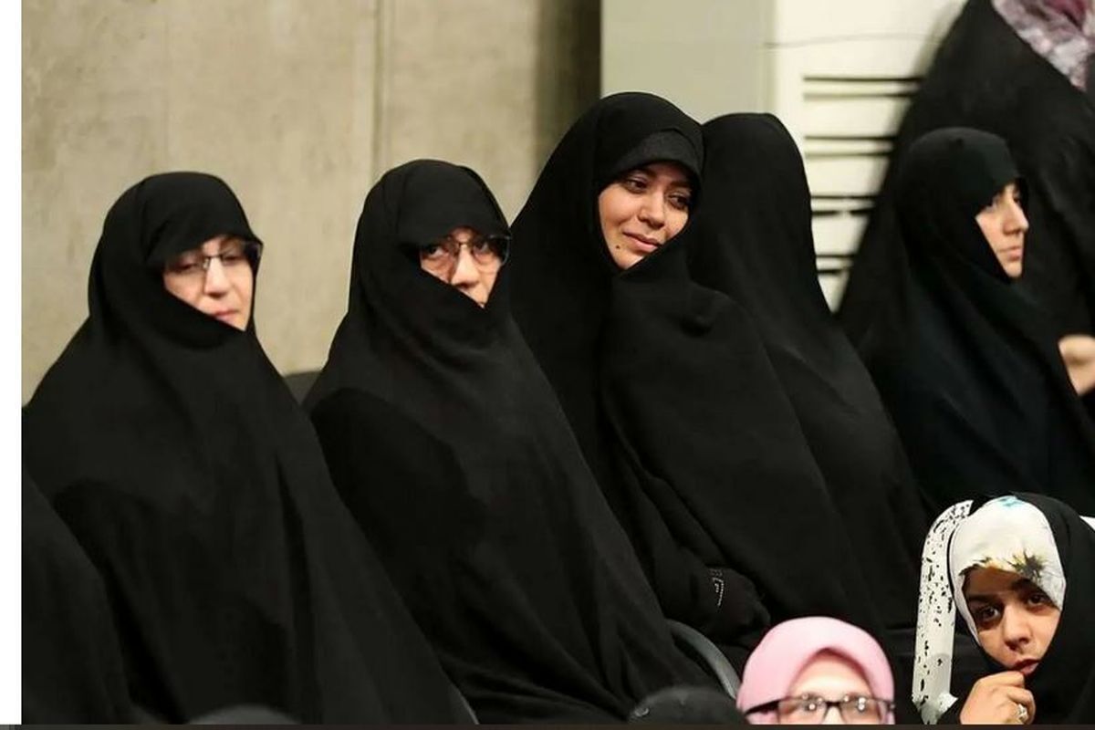 ببینید | نیلوفر پارسا: الهام چرخنده ناراحت میشد مردم با من عکس میگرفتند