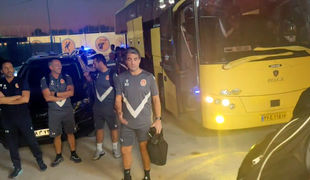 اختصاصی - ورود کاروان المحرق به ورزشگاه شهرقدس 