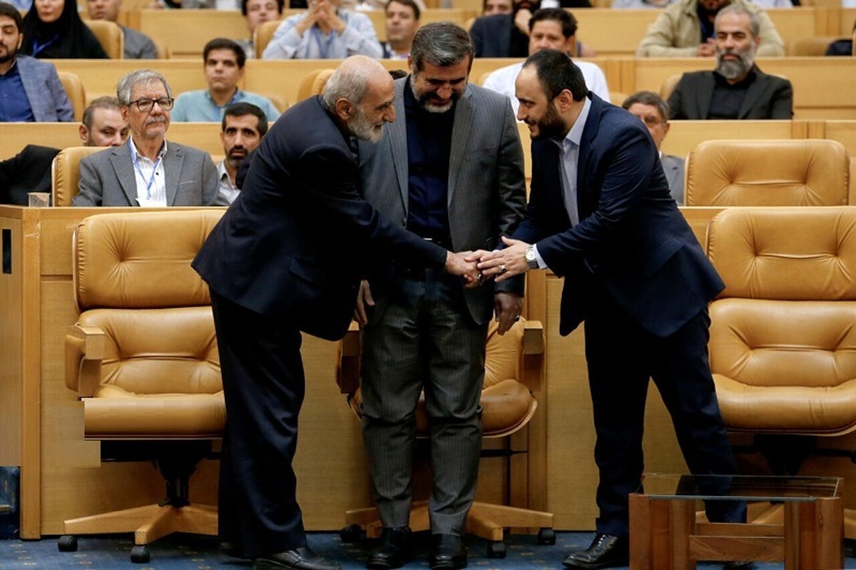 حمله شریعتمداری به مهدی فضائلی: رهبری سخنگو ندارد