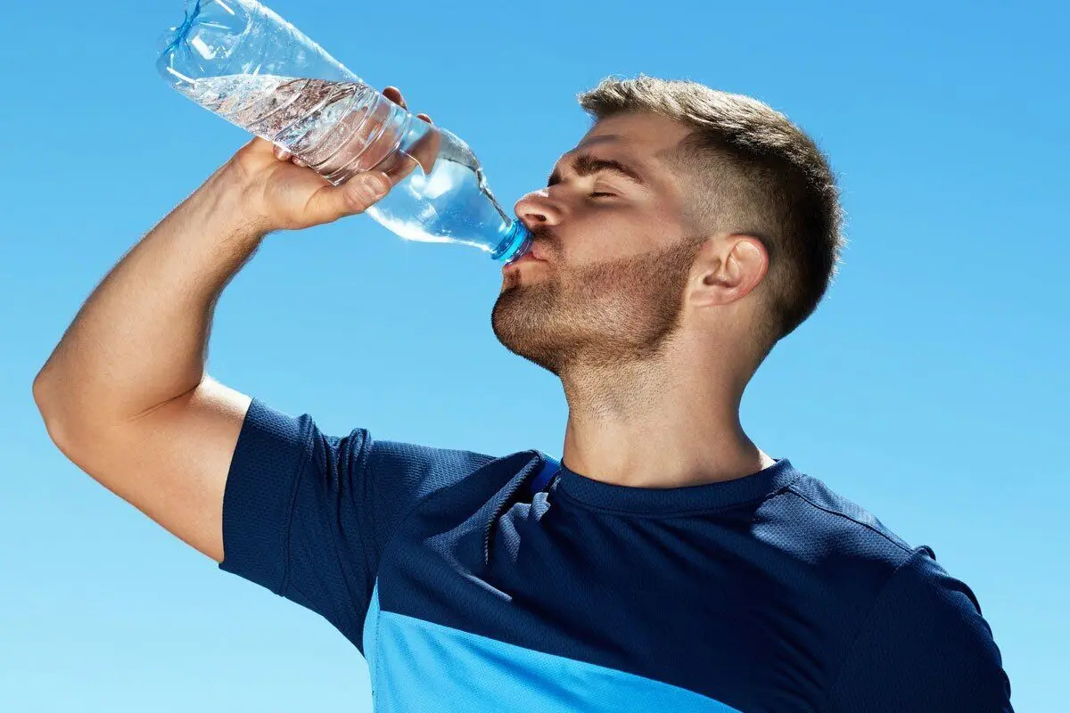 چگونه با نوشیدن آب، لاغر شویم؟