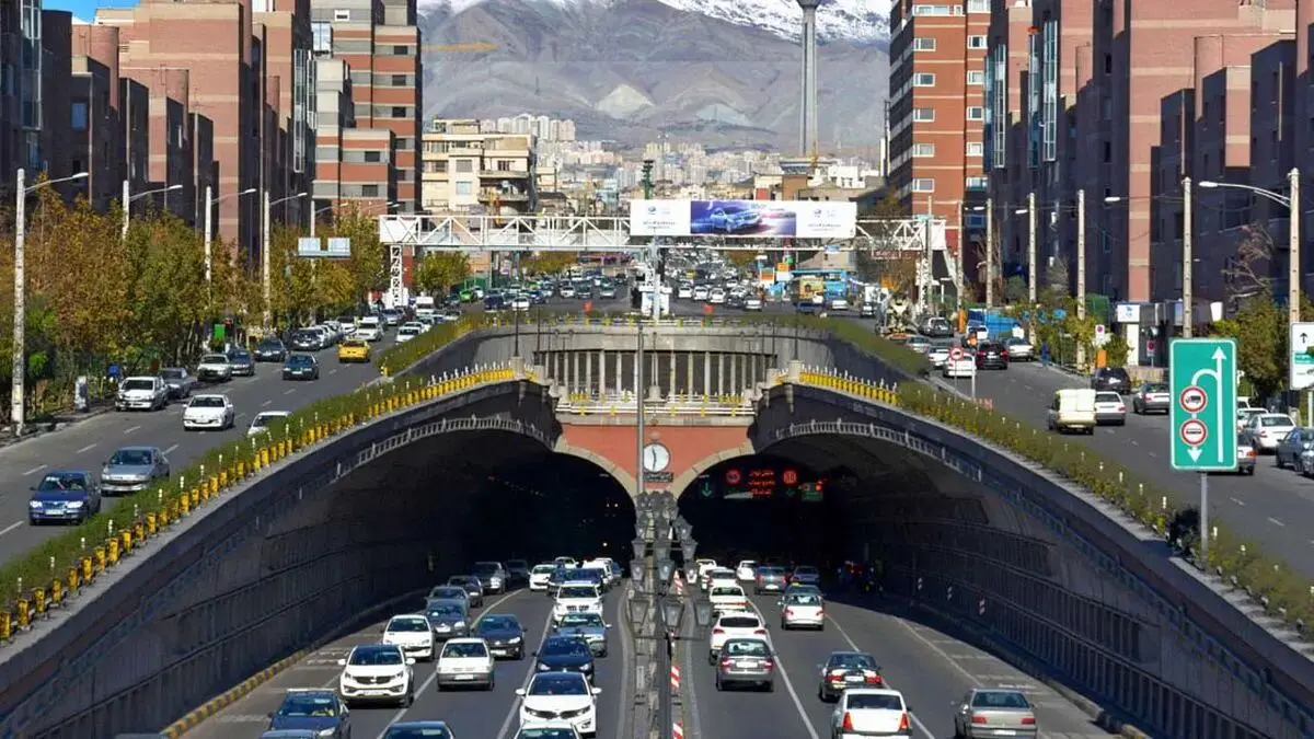 مسدود شدن هر دو مسیر تونل توحید در تهران