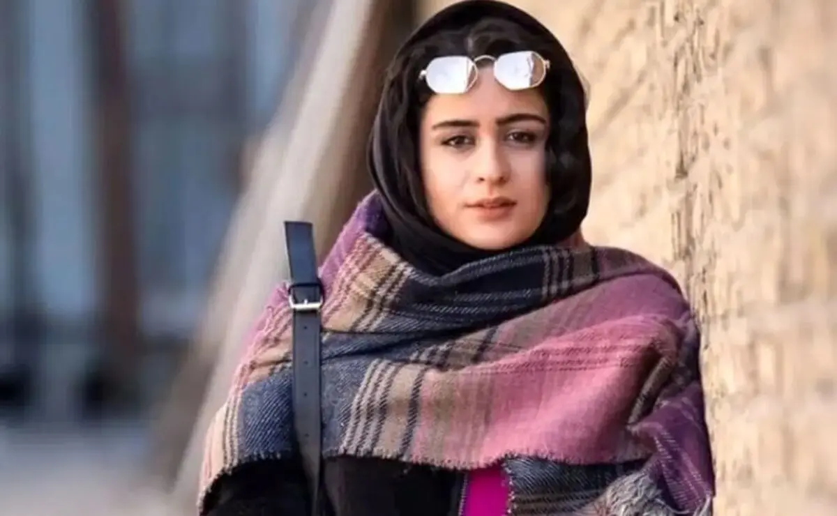 عکس| سفر در زمان؛ «فاطیما بهارمست» در کودکی و در کنار «عمو پورنگ»؛ اوایل دهه 80