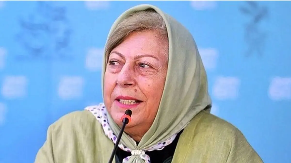 احساساتی شدن ثریا قاسمی در سفر زیارتیش به مشهد