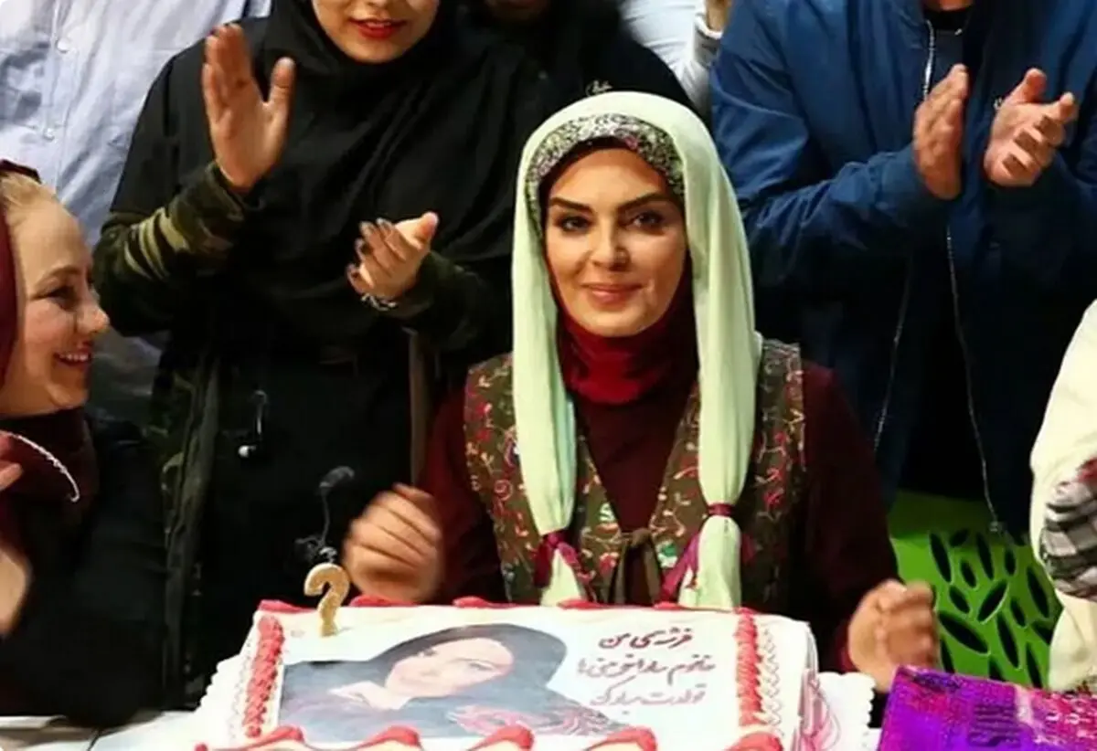 عکس| سفر زمان؛ «سارا خوئینی‌ها» با سبیل و کلاه در کنار «امیرحسین رستمی»