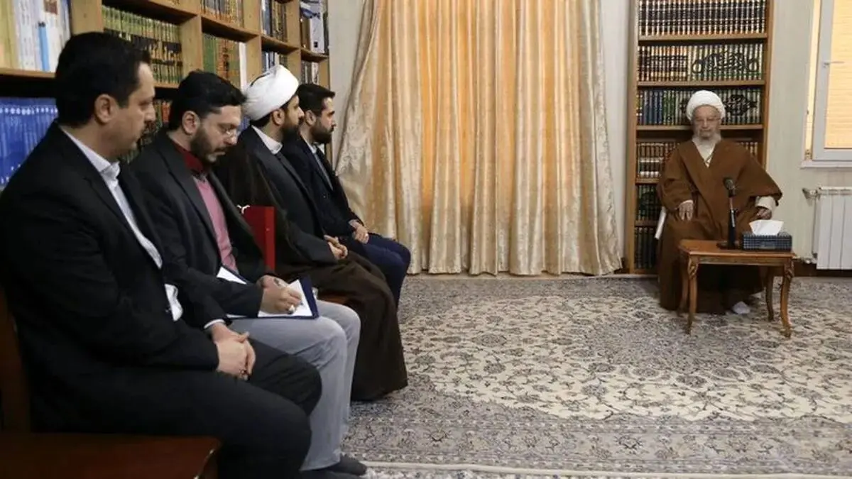 آیت‌الله مکارم شیرازی: فضای مجازی عامل فریب جوانان در حوادث اخیر بود
