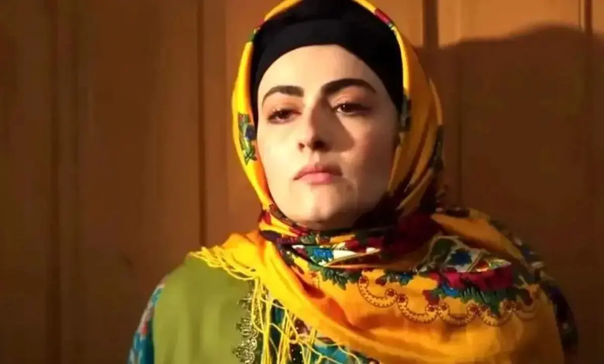 چهرۀ باحجاب «انیس» سریال سوجان با چادر در مسجد