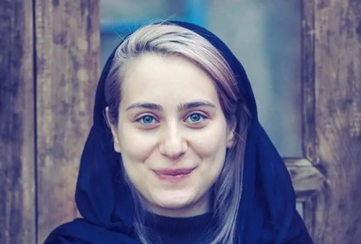 عکس کودکی گلنوش قهرمانی عطیه سریال ساهره/ وقتی که دخترک چشم رنگی قصه با مقنعه دبستان می‌رفت