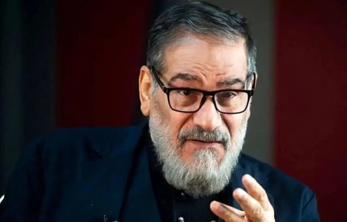 سفر در زمان| «شمخانی» با لباس عربی در مراسم افطاری در اهواز؛ سال 1402