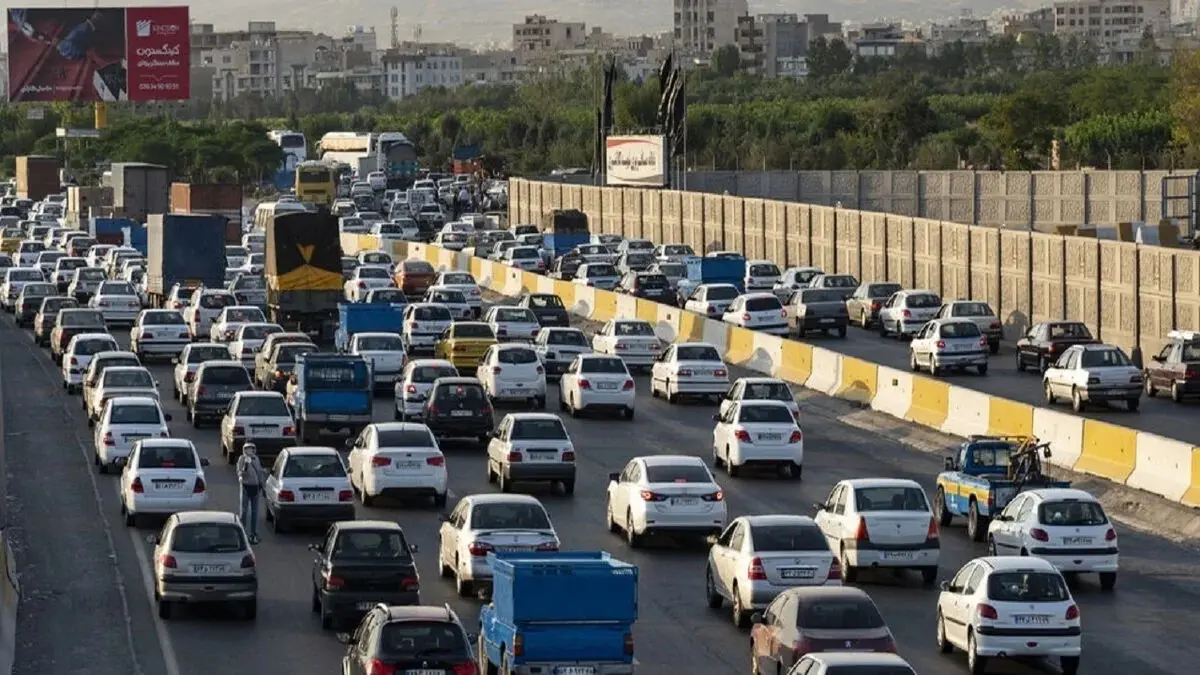 ترافیک سنگین در جاده‌های شمالی کشور/ بارش برف و باران در برخی جاده‌ها