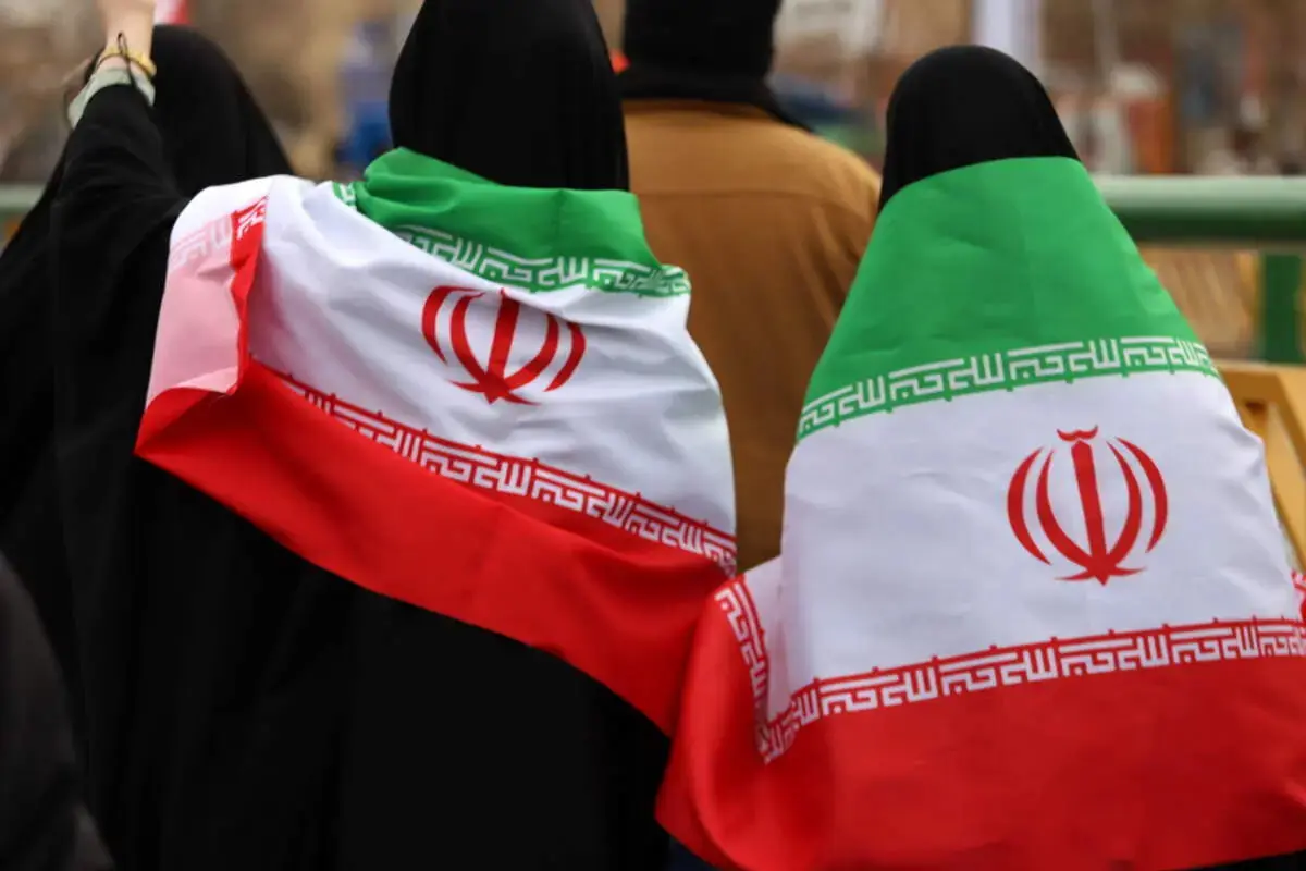 متفاوت ترین استایل یک زن در راهپیمایی تهران + عکس ها