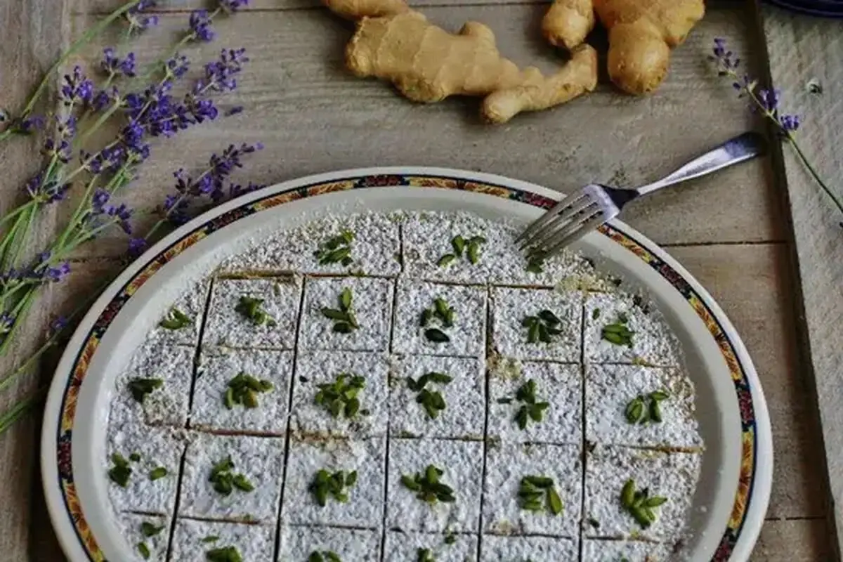 طرز تهیه حلوا زنجبیلی با بافت نرم و لطیف مخصوص سفره‌های افطاری
