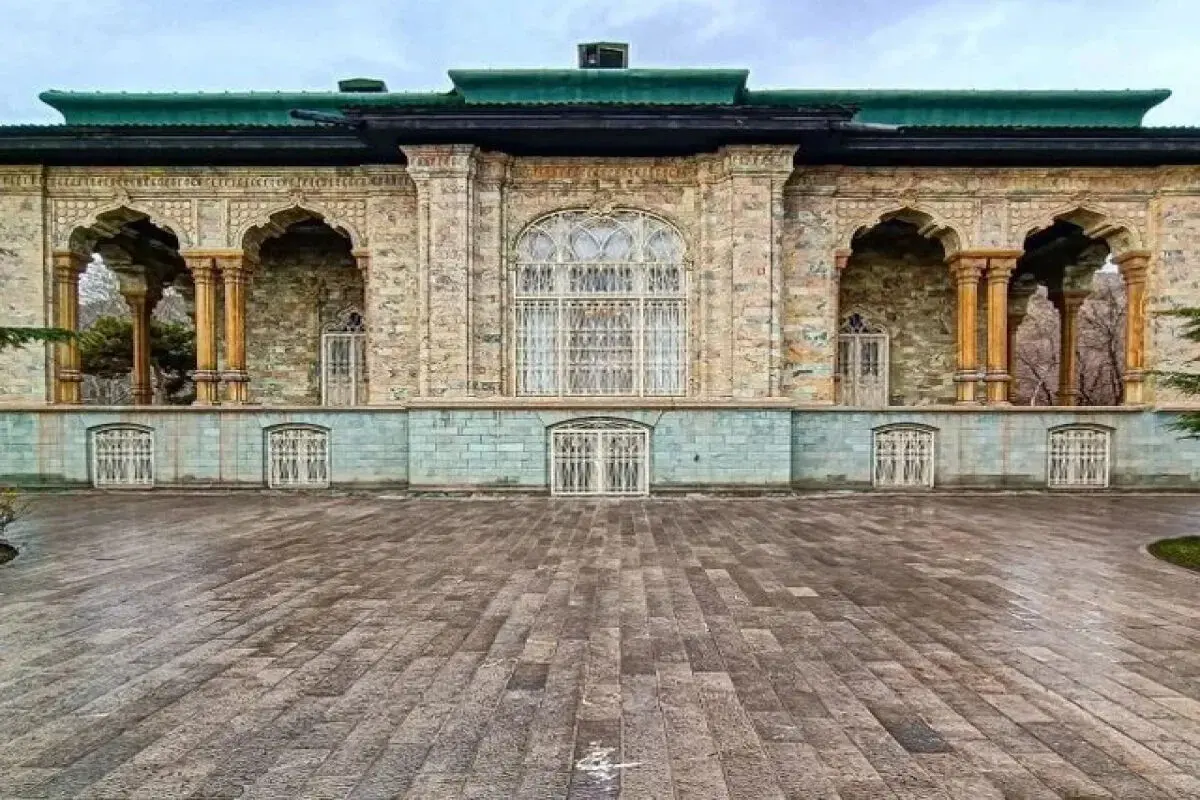 حمله به کاخ سعدآباد در حمله هوایی