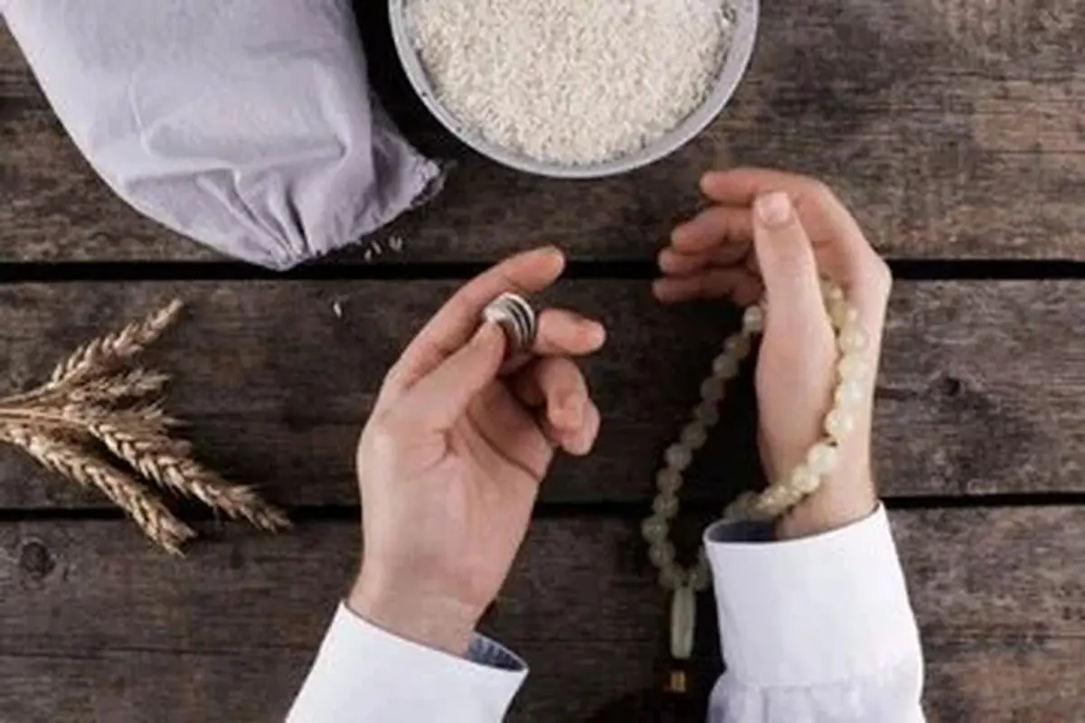 پرداخت فطریه‌ی مهمان شب عید فطر بر عهده خود مهمان است یا میزبان؟
