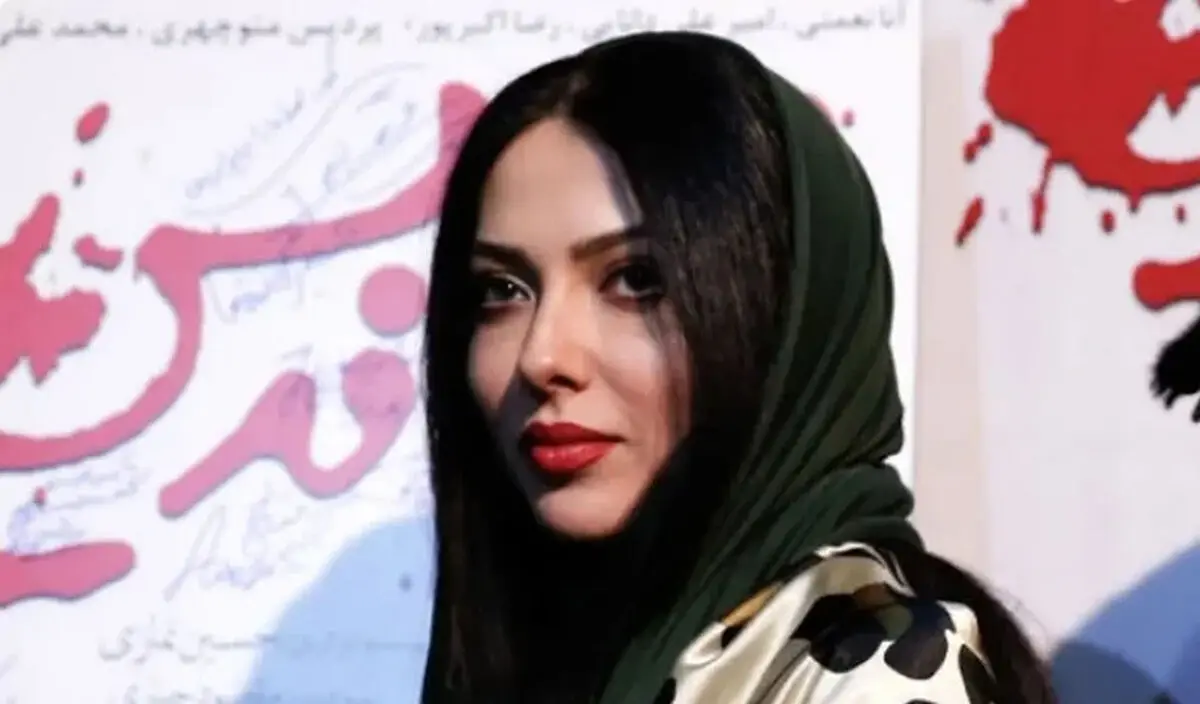 سفر در زمان؛ چهره و استایل «لیلا اوتادی» 26 ساله در «باغ قرمز»