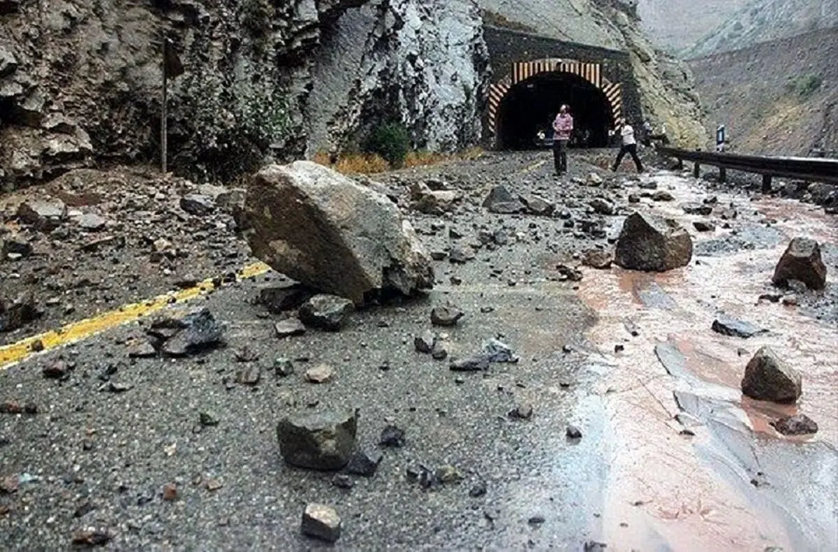 فاجعه در جاده/ ریزش کوه جان ۶ نفر را گرفت