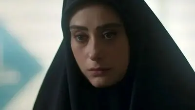 آشنایی با گلنوش قهرمانی بازیگر نقش تلما در سریال غریبه