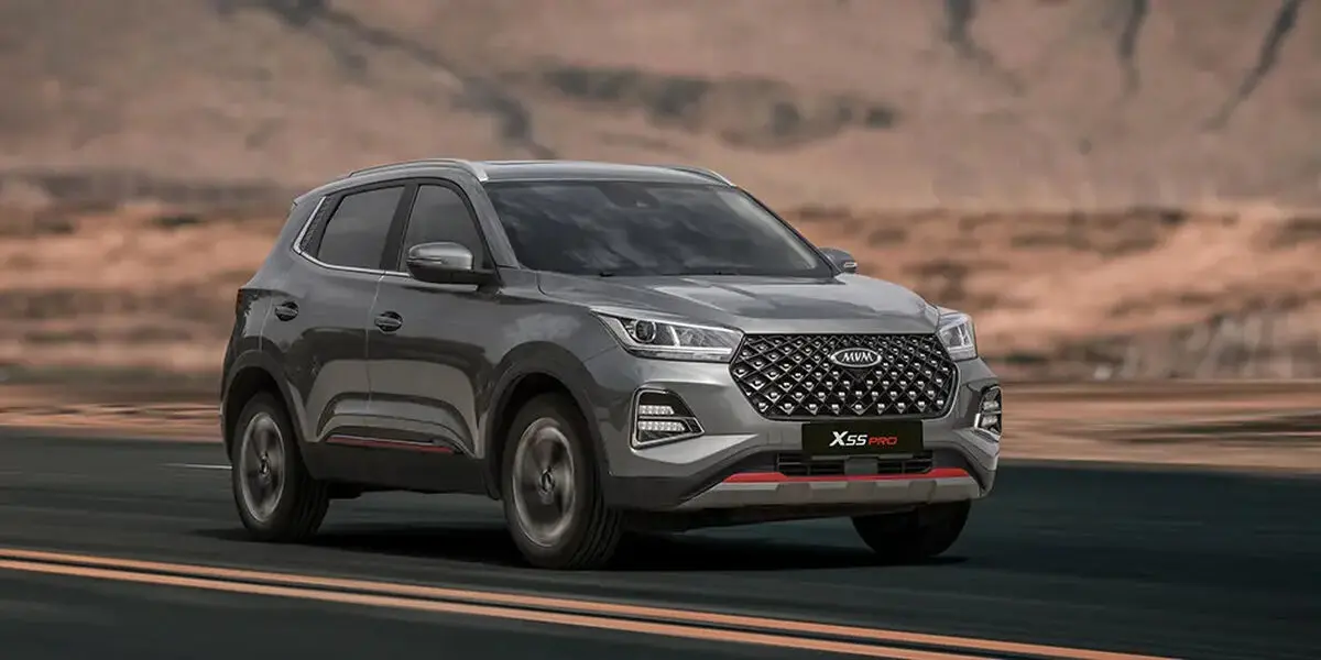 آتش‌ گرفتن ام وی ام X55 وسط اتوبان /  علت حادثه نامشخص